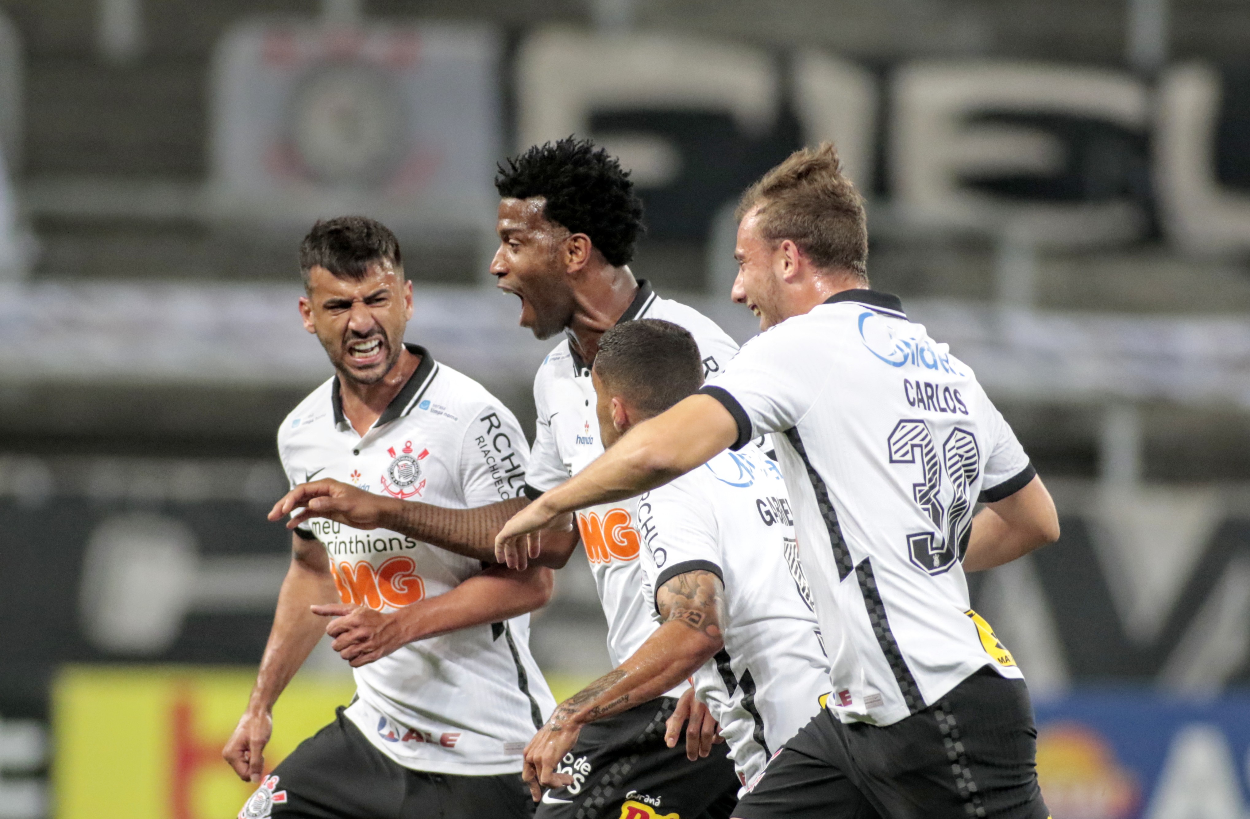 Palmeiras vence dérbi contra Corinthians no Paulistão