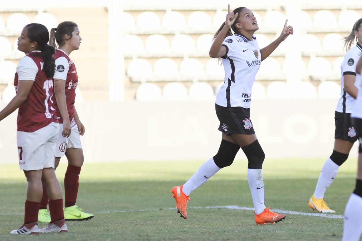 Corinthians goleia e se garante nas quartas da Libertadores feminina