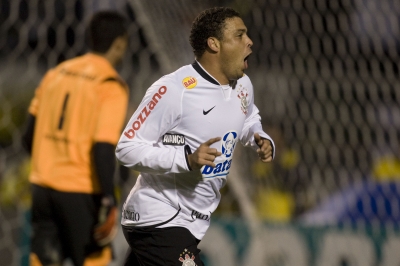 Fagner pode se tornar nesta quarta-feira o 18º jogador a mais vezes vestir  a camisa do Corinthians