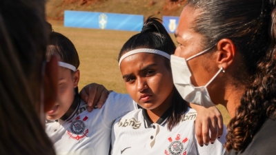 Corinthians anuncia patrocínio master do Grupo São Cristóvão Saúde no  futsal masculino; futebol feminino estampará marca nos shorts