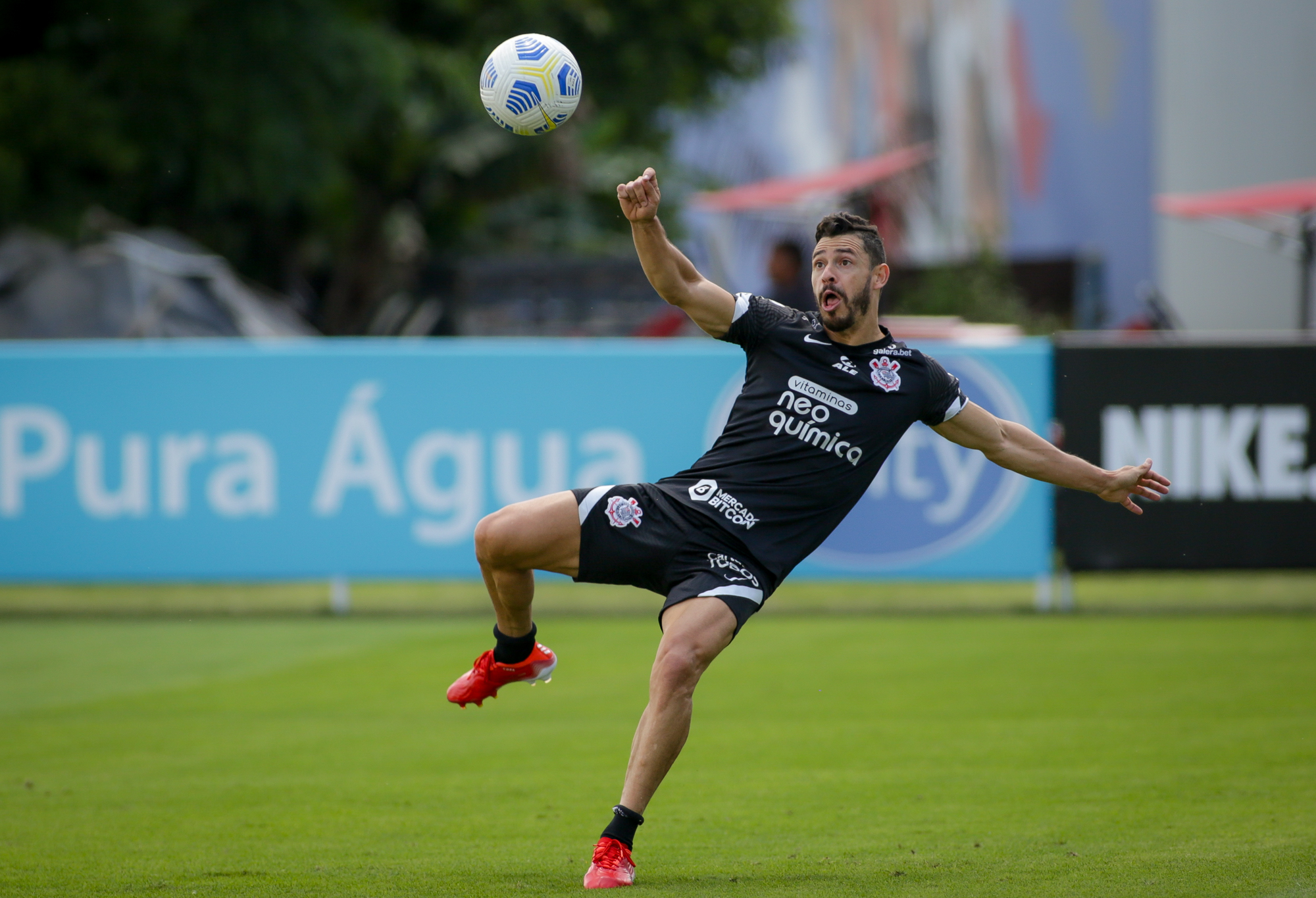 Corinthians finaliza treino específico para ataque e defesa de olho no Inter