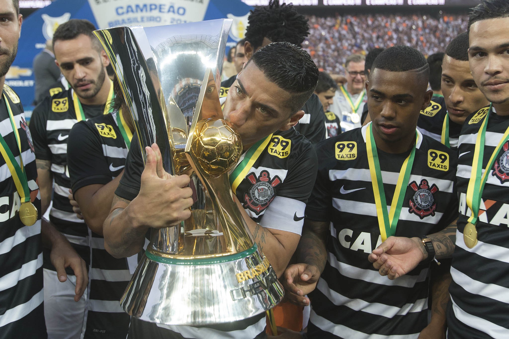 Há seis anos, Corinthians levantou taça do hexa com goleada de 6 a 1 sobre  o São Paulo