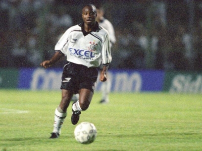 Corinthians vencia o Santos e continuava vivo na semifinal do Brasileiro de 1998, há 23 anos