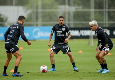 Direto do CT: Corinthians segue pré-temporada com trabalho em campo reduzido