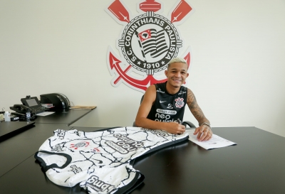 Corinthians renova contrato de Adson