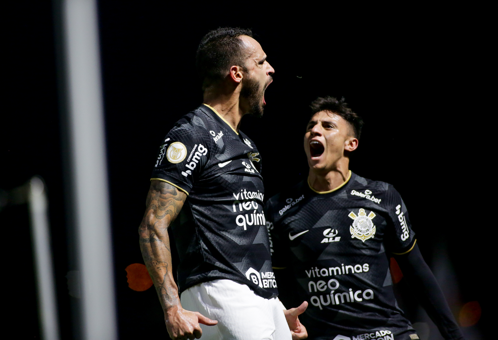 Corinthians vence Red Bull Bragantino e conquista de forma inédita