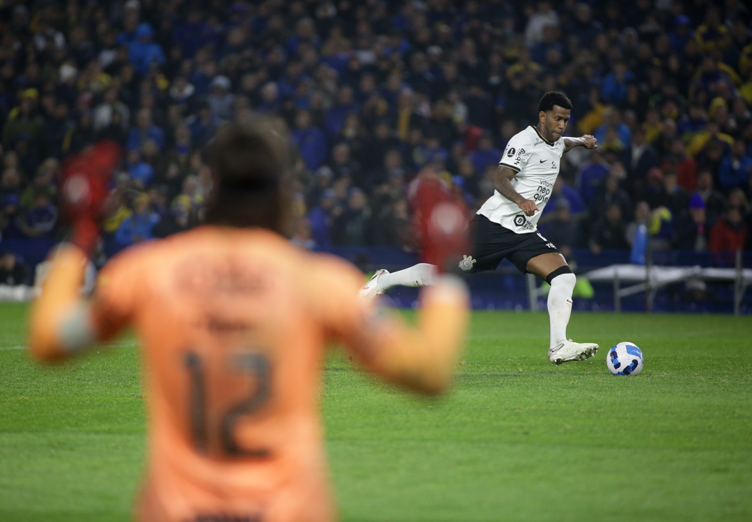 Cássio salva nos pênaltis, e Corinthians passa pelo Boca na Libertadores 