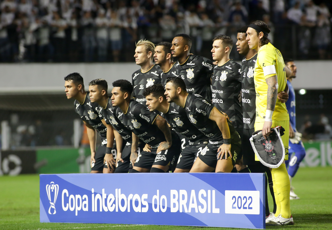 Corinthians é superado pelo Santos, mas garante classificação na
