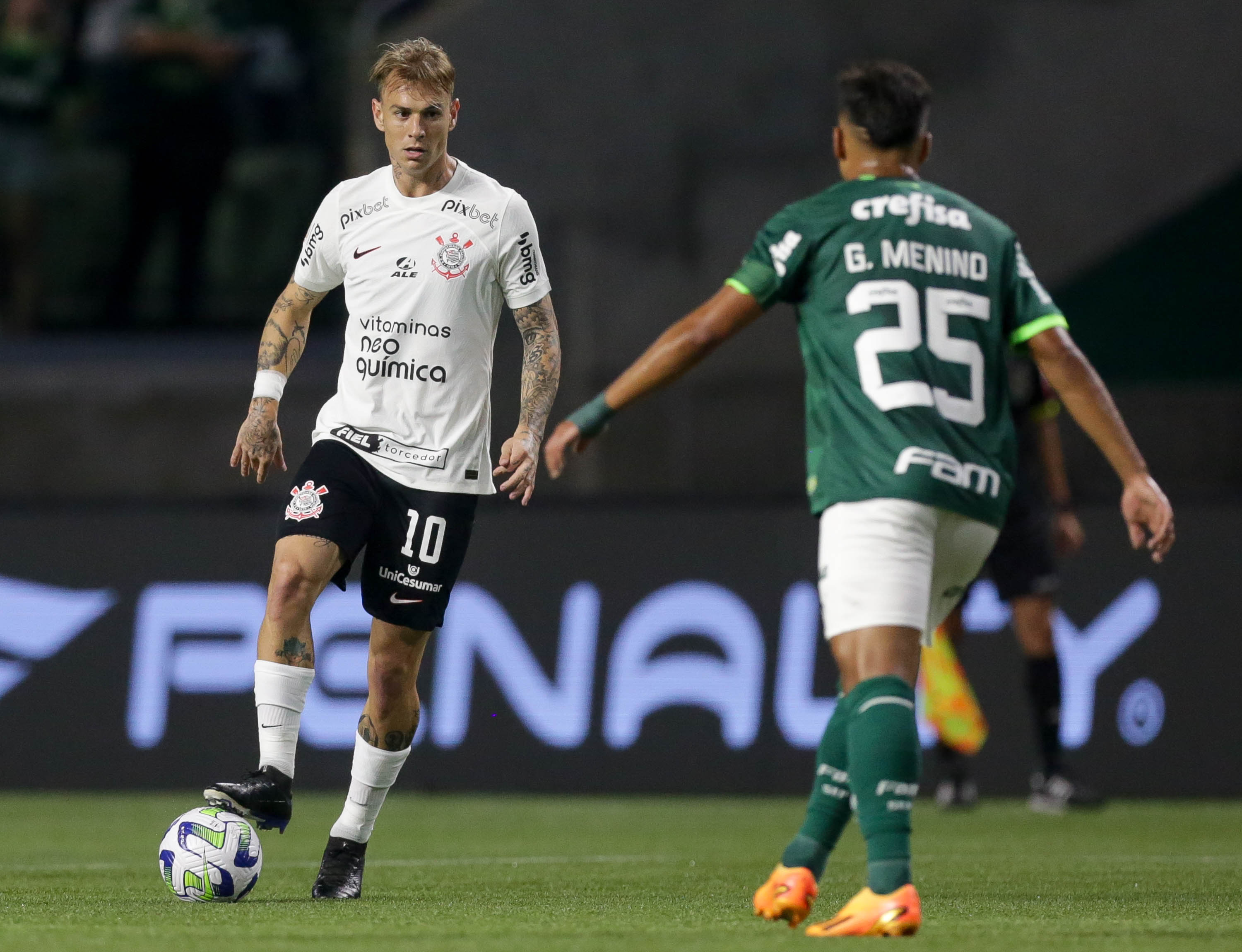 Corinthians abre o placar na final da Libertadores contra o Palmeiras