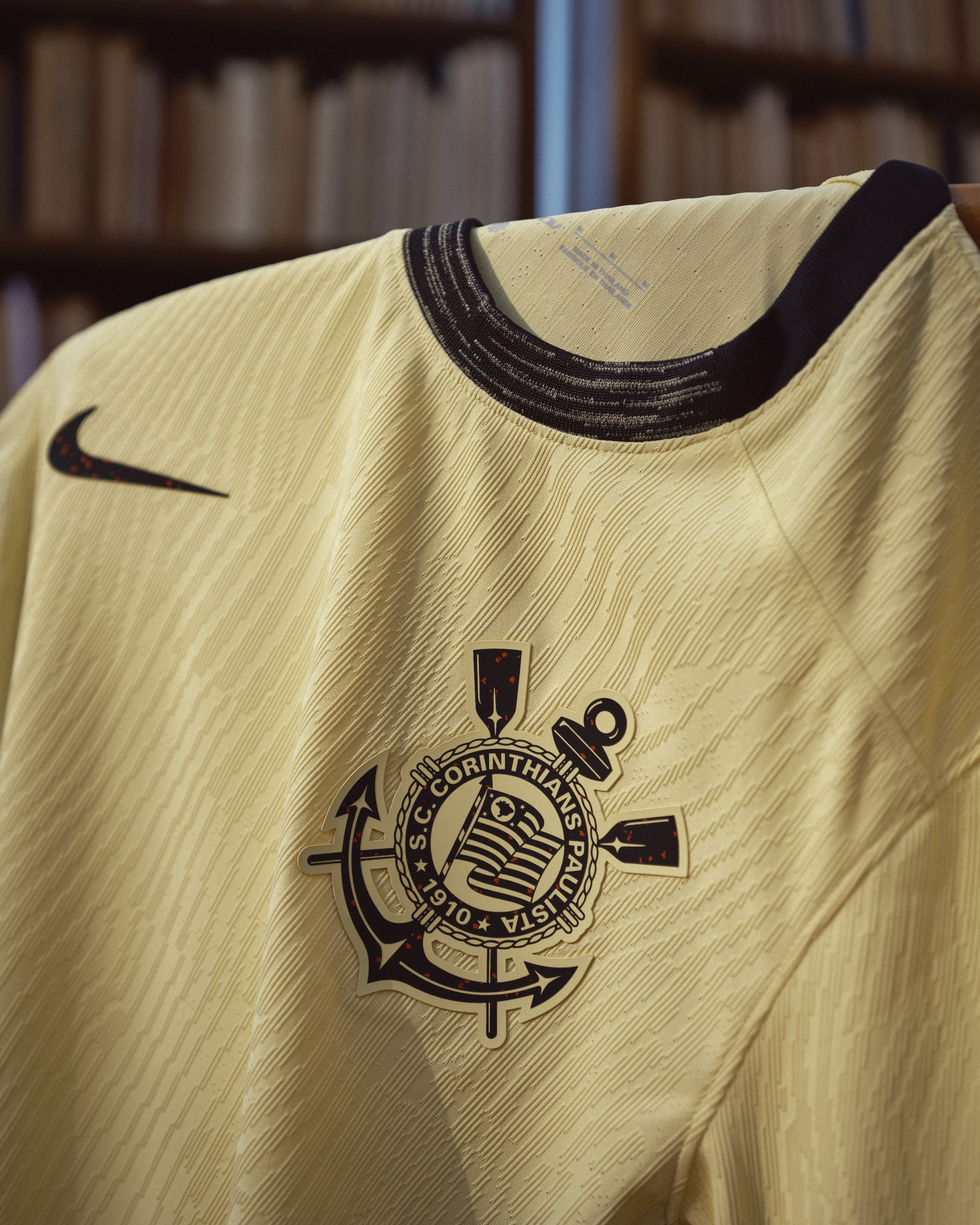 Preço nas alturas! Corinthians revela valor da terceira camisa; confira
