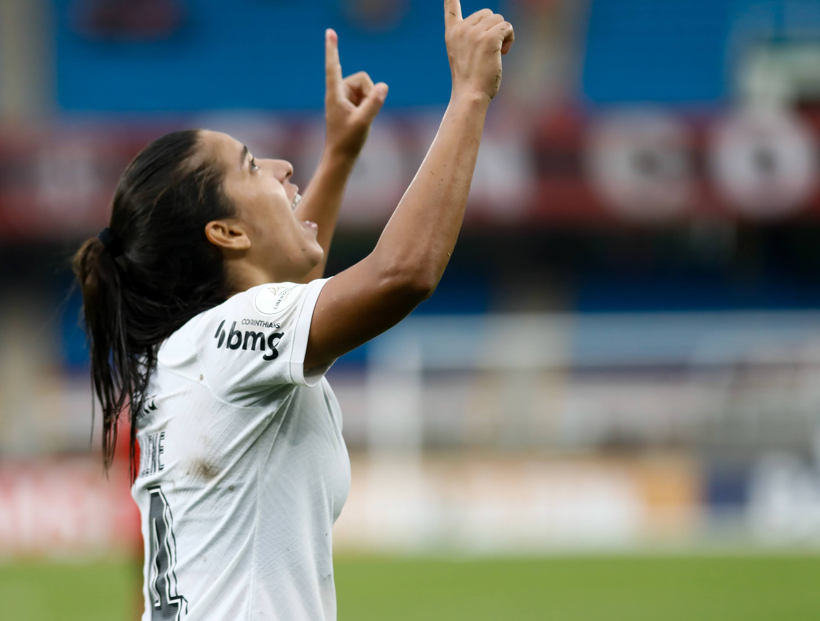 Corinthians goleia e se garante nas quartas da Libertadores feminina