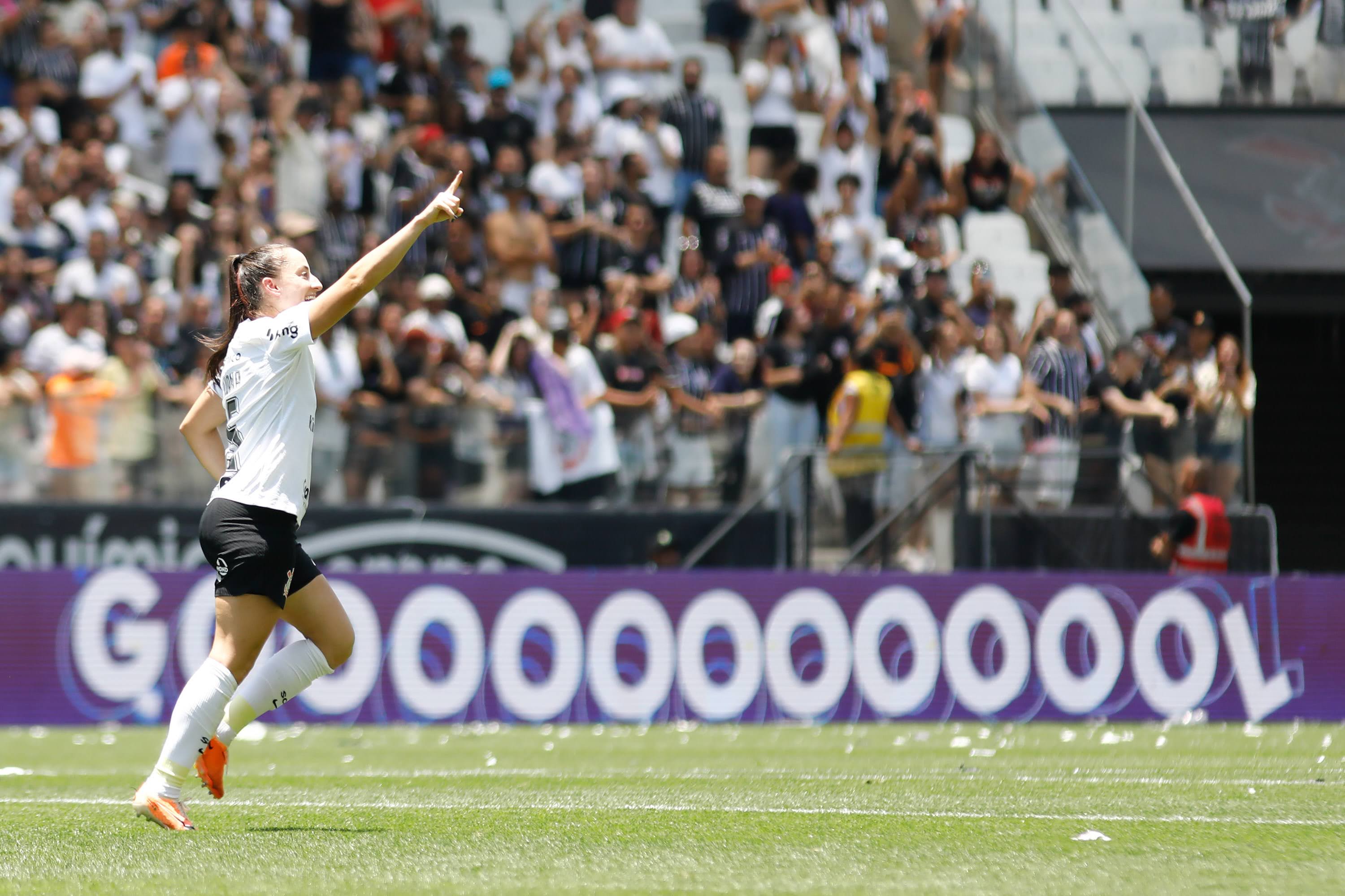 Futebol feminino: Corinthians brilha, goleia o Palmeiras e está na final do  Paulista