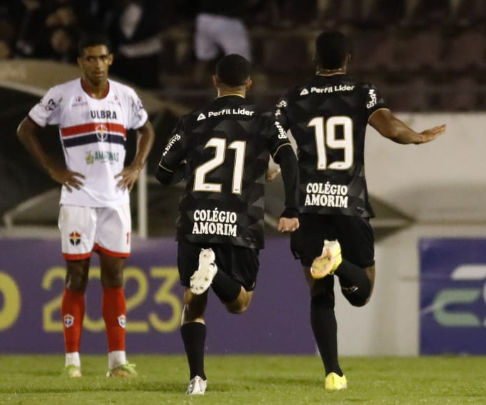 Perfil de Free Fire do Corinthians supera perfil do futebol do Palmeiras em  rede social