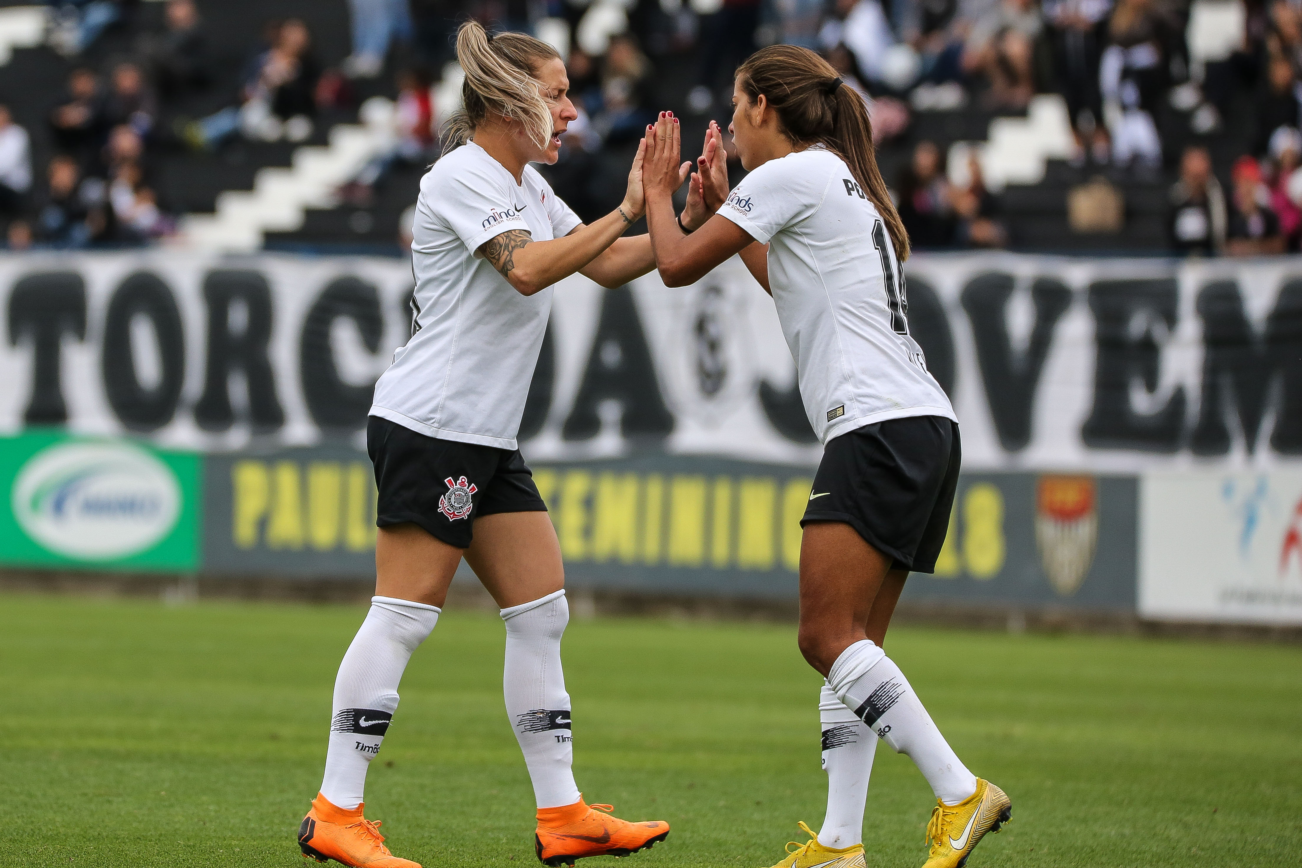 Futebol feminino: Corinthians bate o Santos e encaminha classificação no  Brasileiro