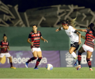 Futebol feminino: Corinthians domina o Flamengo, vence de virada e segue líder do BR