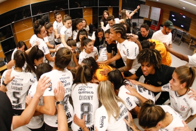 Corinthians mostra todos os afetos que o futebol feminino pode mobilizar -  12/02/2023 - UOL Esporte